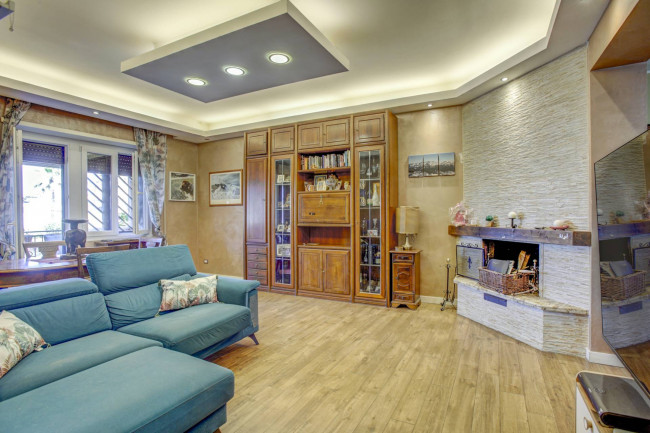 Villa bifamiliare in vendita a Pomezia