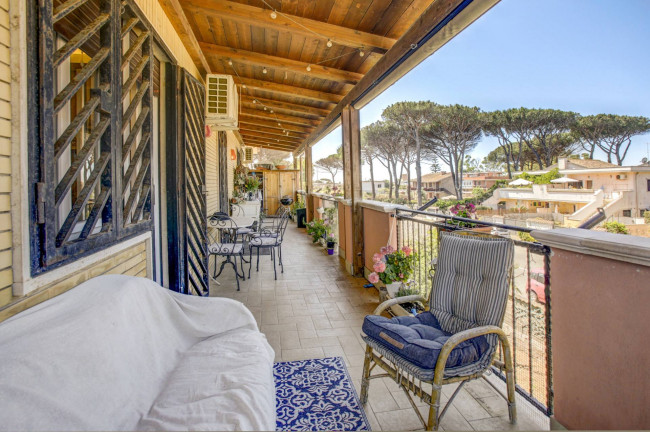 Villa bifamiliare in vendita a Pomezia