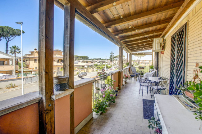 Villa bifamiliare in vendita a Pomezia