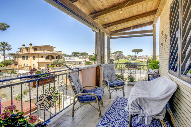 Villa bifamiliare in vendita a Pomezia