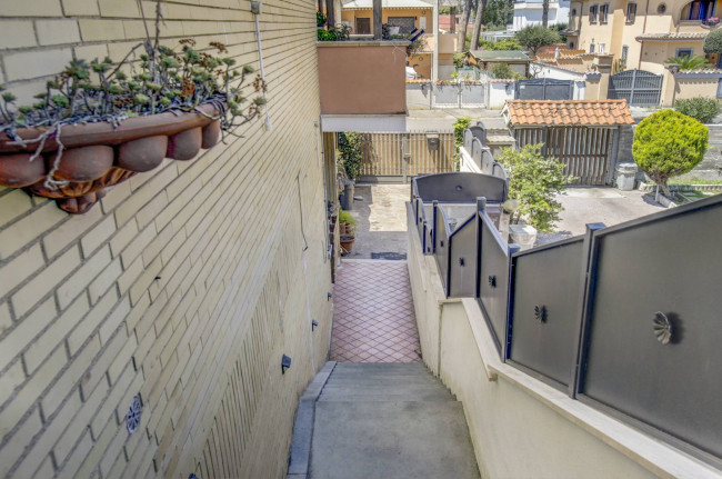 Villa bifamiliare in vendita a Pomezia