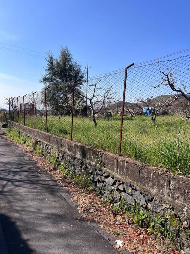 Terreno in vendita a Trecastagni