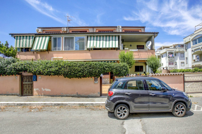 Villa a schiera in vendita a Pomezia