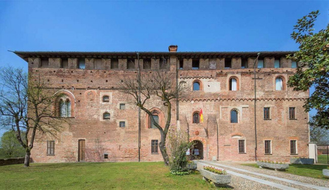 Castello in vendita a Lacchiarella