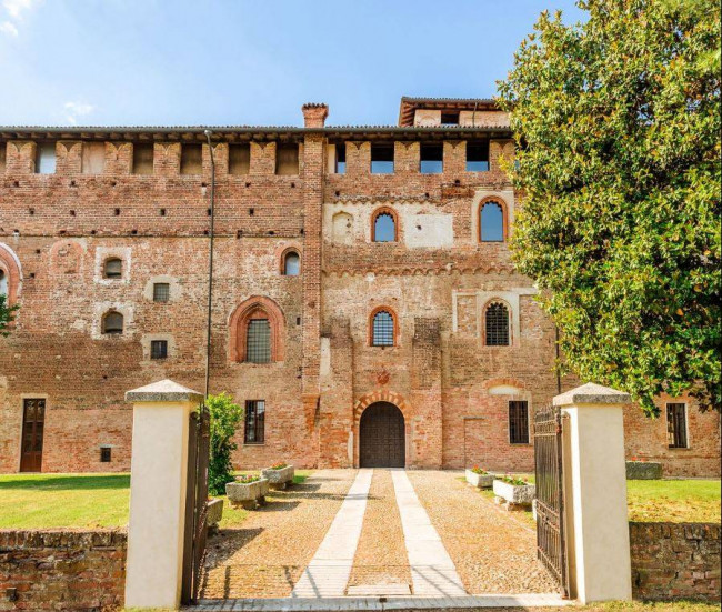 Castello in vendita a Lacchiarella
