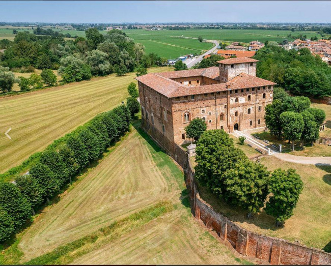 Castello in vendita a Lacchiarella