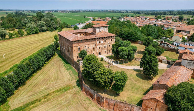 Castello in vendita a Lacchiarella