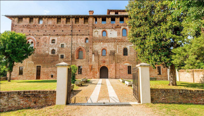 Castello in vendita a Lacchiarella
