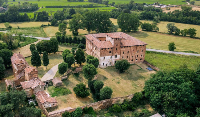 Castello in vendita a Lacchiarella