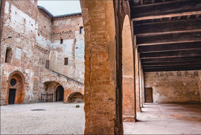 Castello in vendita a Lacchiarella
