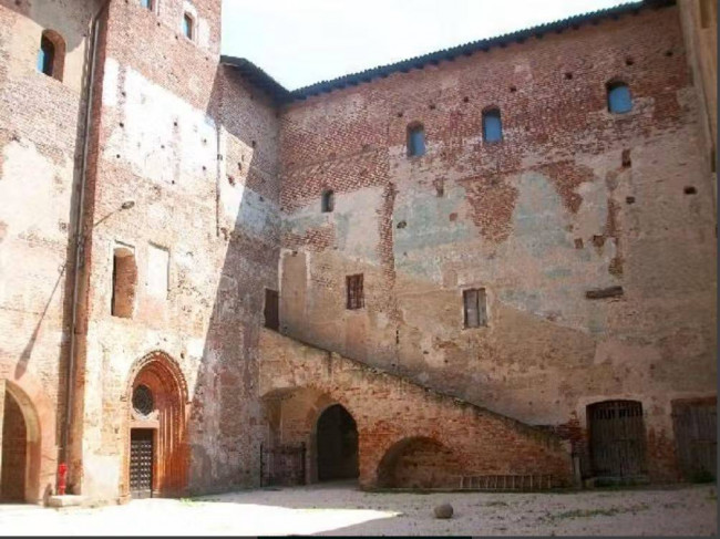Castello in vendita a Lacchiarella