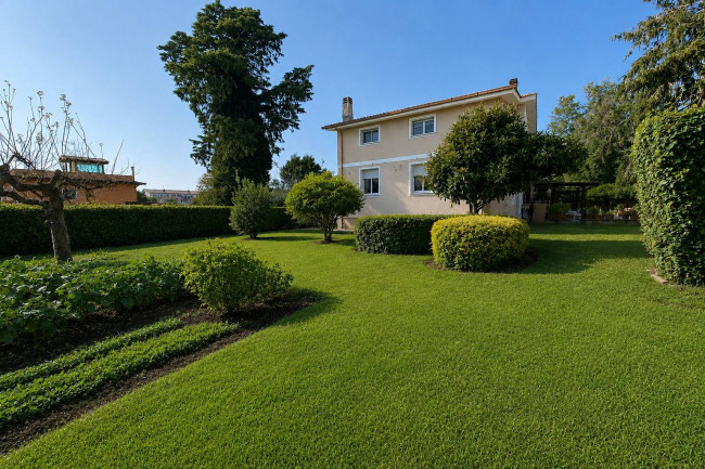 Casa Indipendente in vendita a Roma