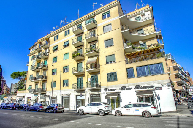 Locale Commerciale in affitto a Roma