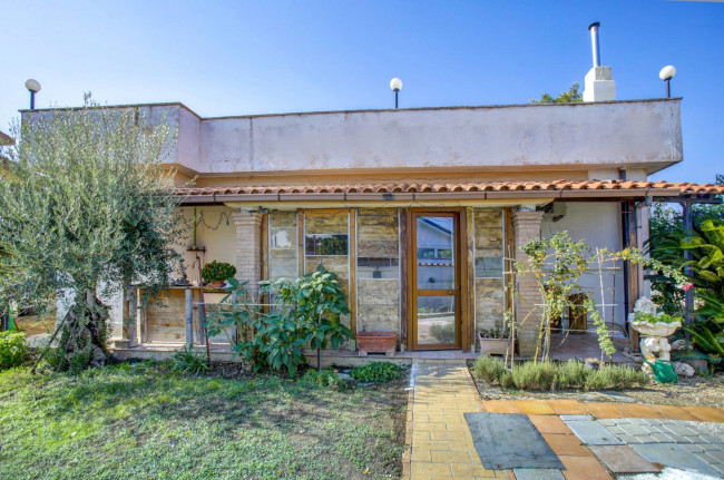 Villa bifamiliare in vendita a Ardea