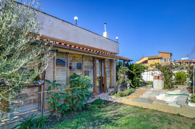 Villa bifamiliare in vendita a Ardea