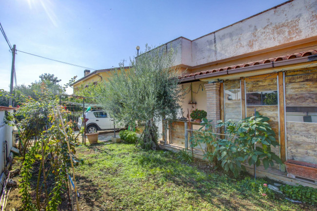 Villa bifamiliare in vendita a Ardea