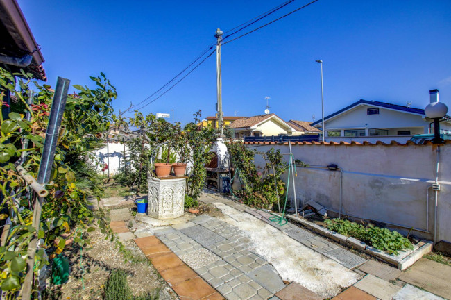 Villa bifamiliare in vendita a Ardea