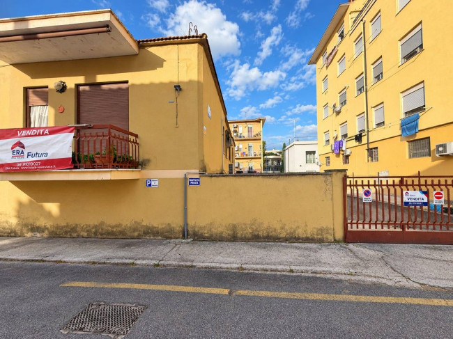 Locale Commerciale in vendita a Aprilia
