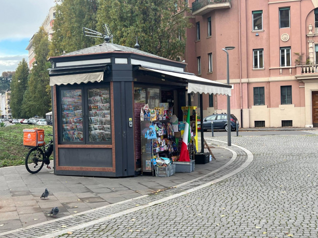 Locale Commerciale in vendita a Roma