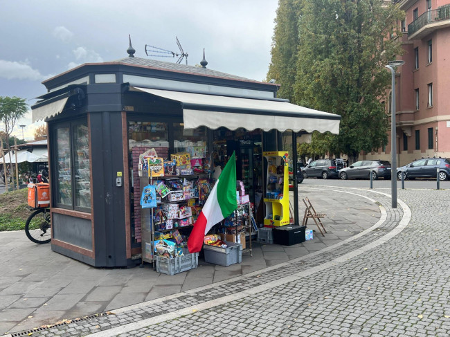 Locale Commerciale in vendita a Roma