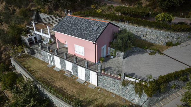 Villa in Vendita a Albisola Superiore