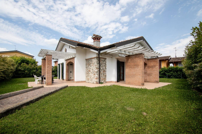 Villa in vendita a Solferino (MN)