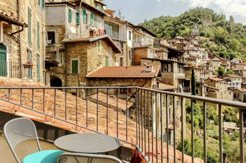 Appartamento in vendita a Apricale (IM)