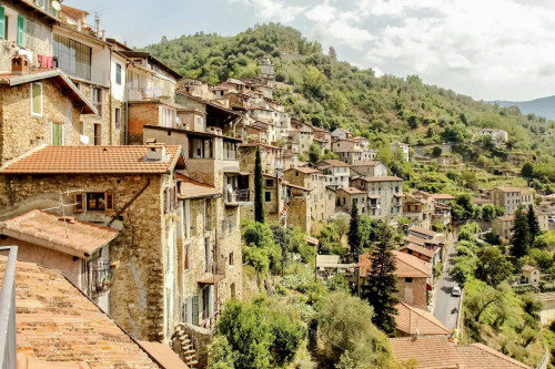 Appartamento in vendita a Apricale (IM)