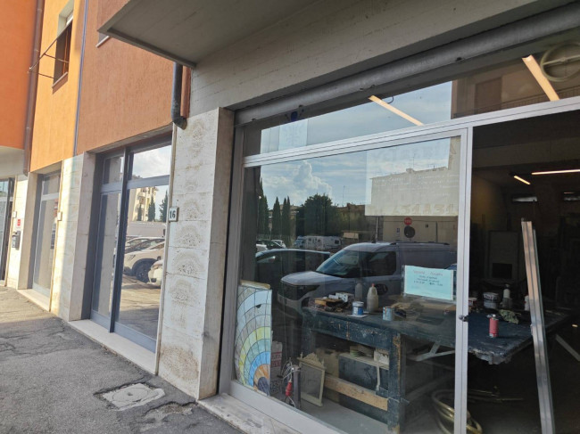 Fondo commerciale in vendita a Careggi, Firenze (FI)