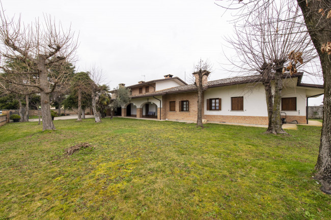 Villa in vendita a Gonars