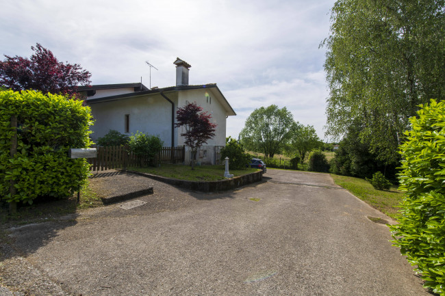 Villa in vendita a Capriva del Friuli