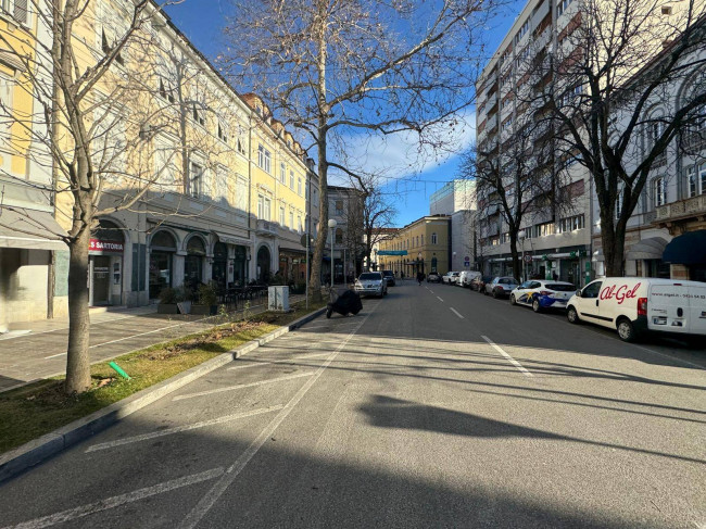 Locale commerciale in affitto a Gorizia