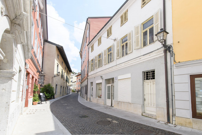 Stabile/Edifico/Palazzo in vendita a Gorizia