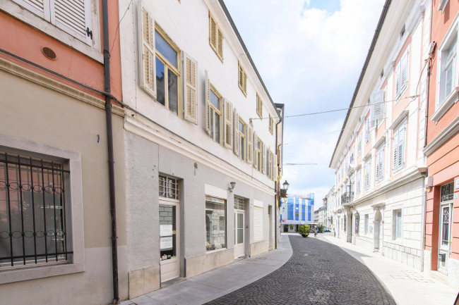 Stabile/Edifico/Palazzo in vendita a Gorizia