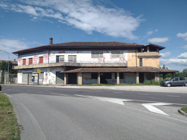 Stabile/Edifico/Palazzo in vendita a Faedis