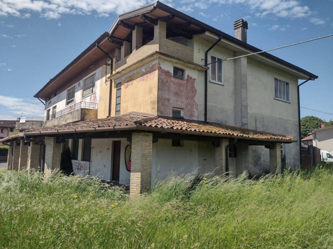 Stabile/Edifico/Palazzo in vendita a Faedis