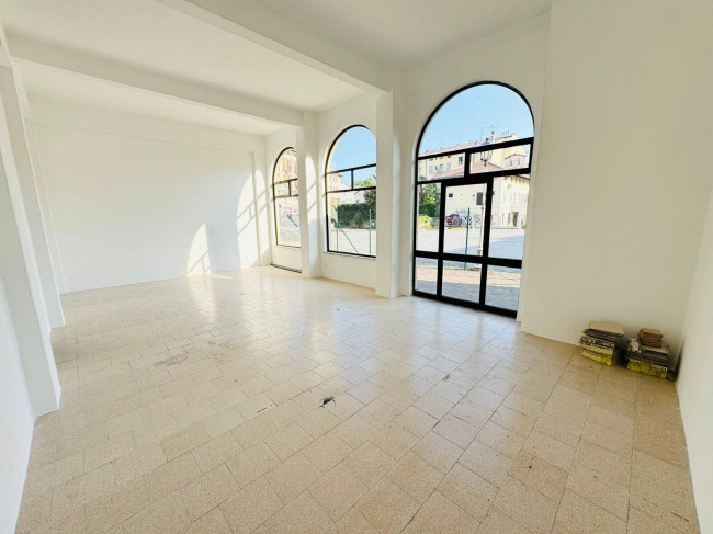 Locale commerciale in affitto a Gorizia