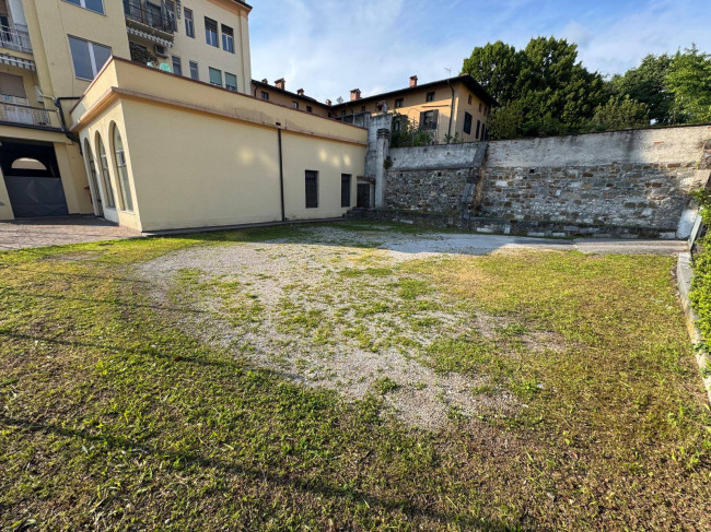 Locale commerciale in affitto a Gorizia