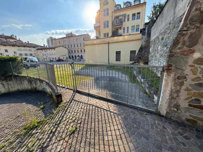 Locale commerciale in affitto a Gorizia