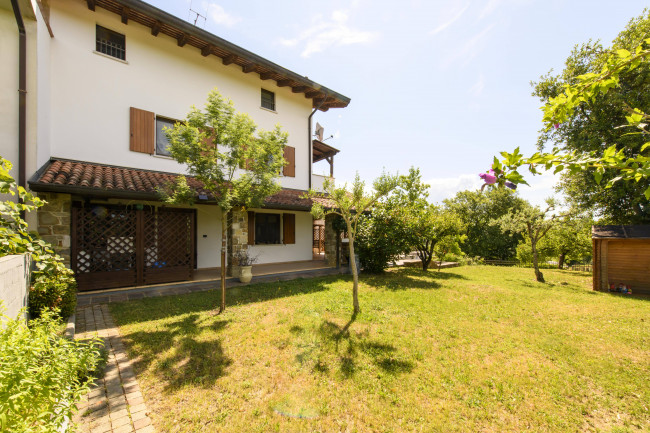 Villa in vendita a San Floriano del Collio