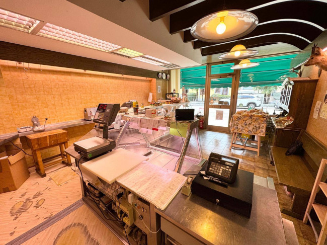 Locale commerciale in vendita a Gorizia