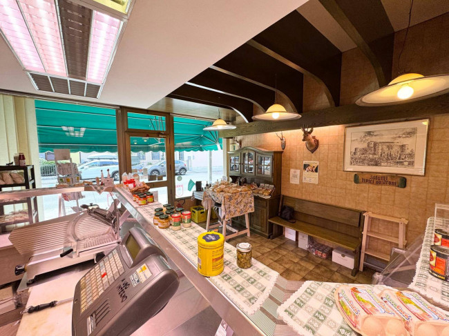 Locale commerciale in vendita a Gorizia