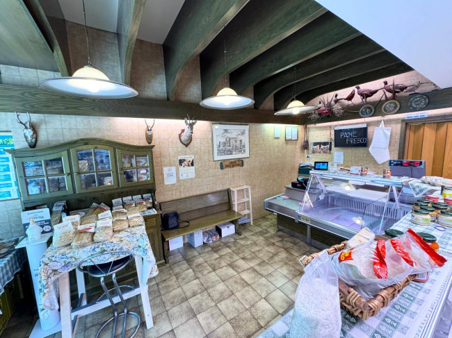 Locale commerciale in vendita a Gorizia