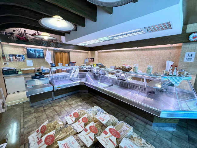 Locale commerciale in vendita a Gorizia