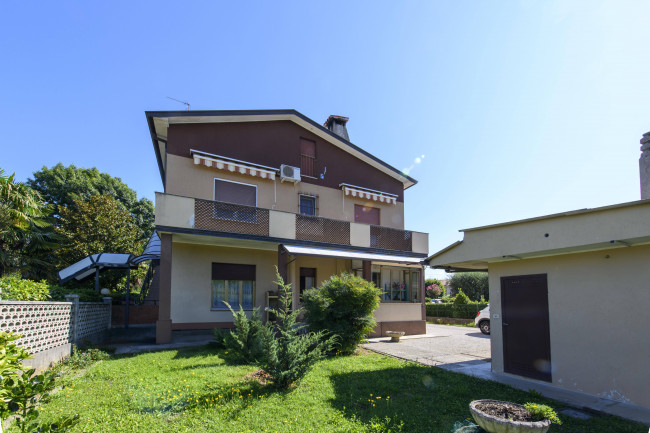 Bifamiliare in vendita a Capriva del Friuli