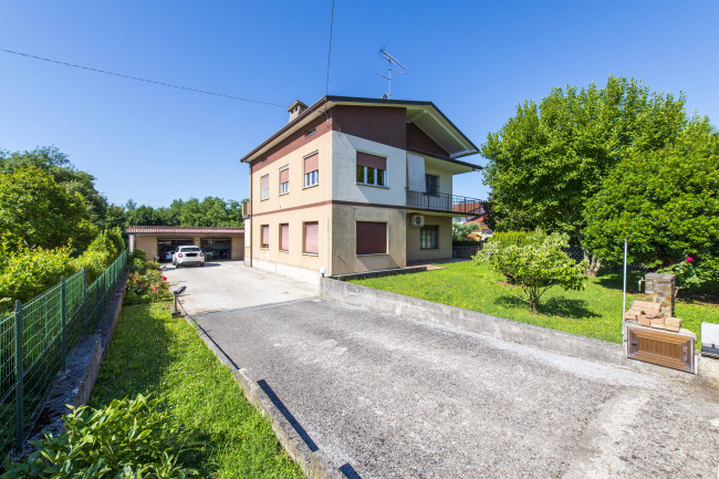 Bifamiliare in vendita a Capriva del Friuli