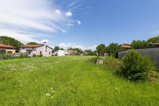 Terreno edificabile in vendita a Capriva del Friuli
