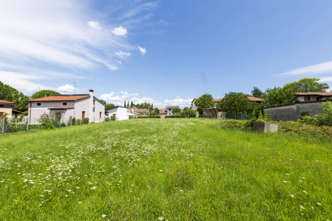 Terreno edificabile in vendita a Capriva del Friuli