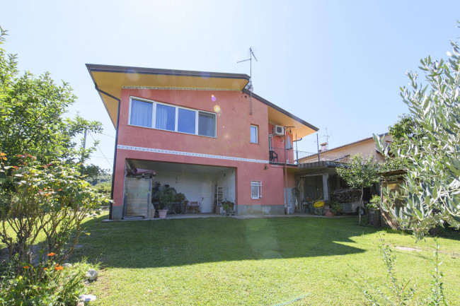 Villa in vendita a San Floriano del Collio