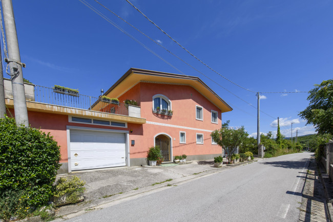 Villa in vendita a San Floriano del Collio